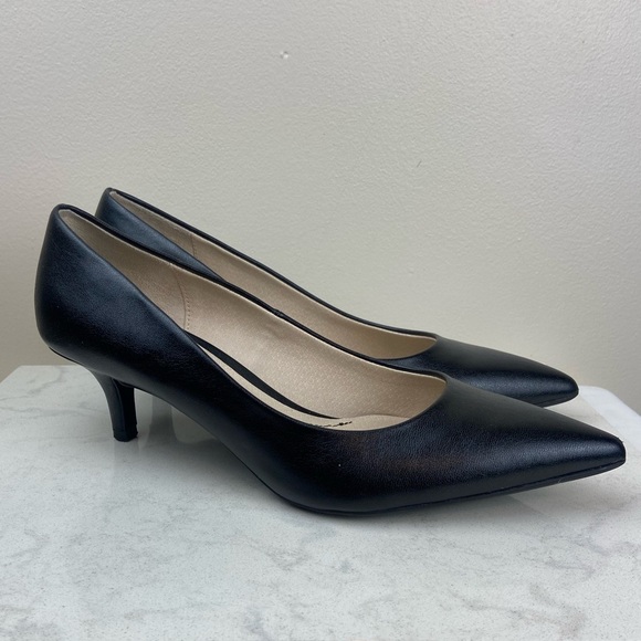 Life Stride Classic Black Heels - Picture 5 of 12